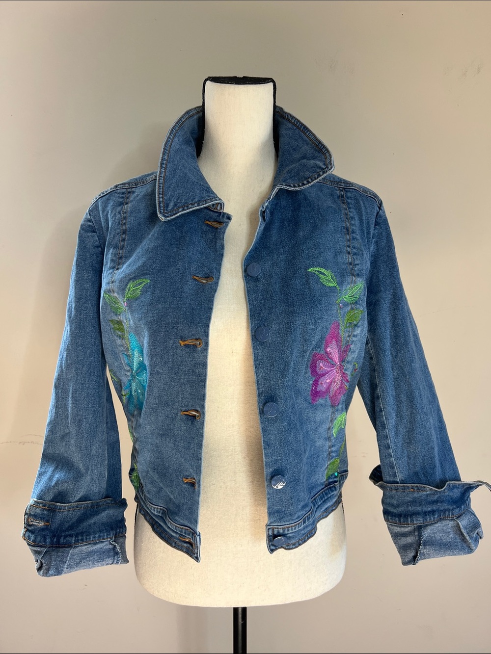 Y2K Bohemian Vintage Embroidered Blue Denim Jacket with Floral Accents - Picture 3 of 8